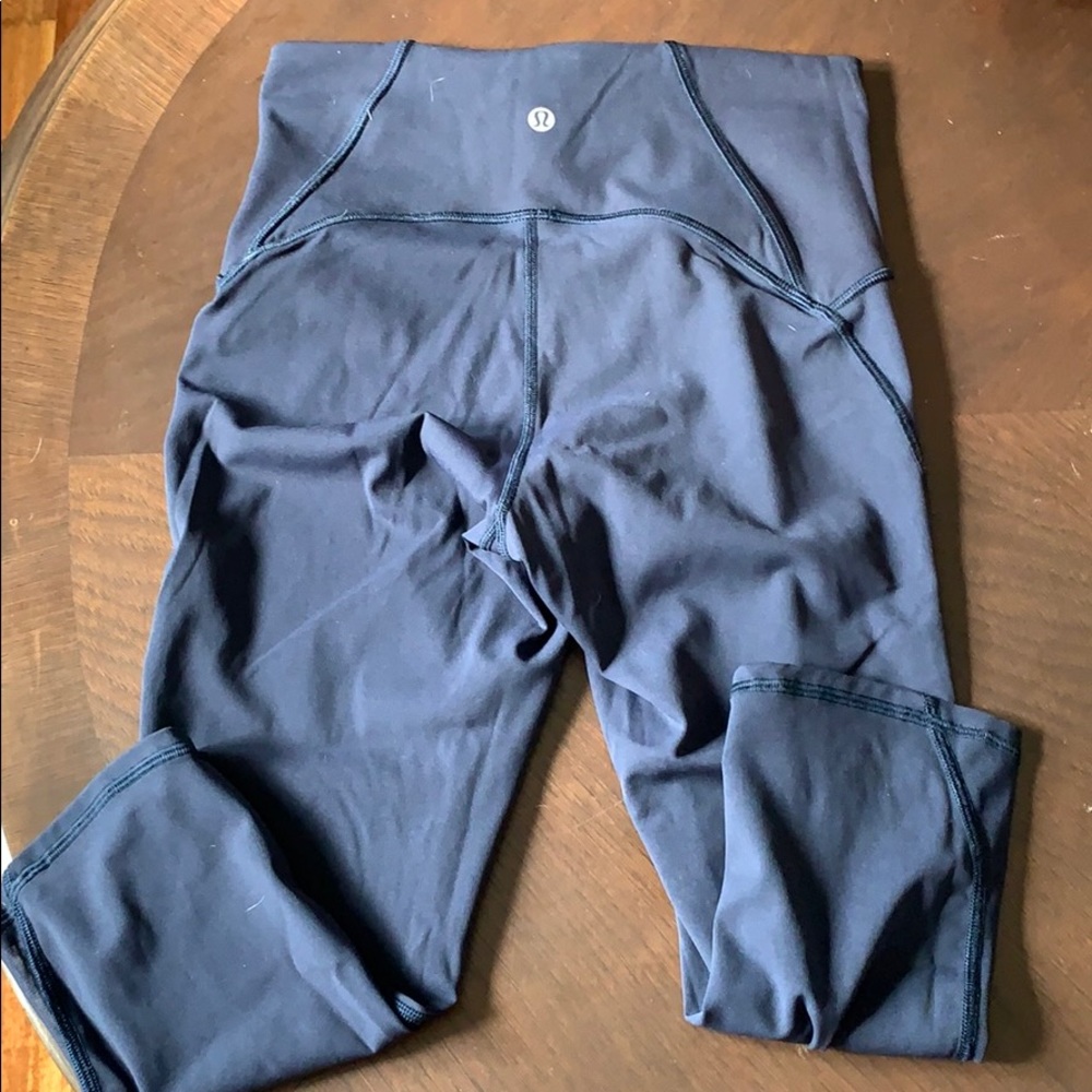 Navy Lululemon crop leggings